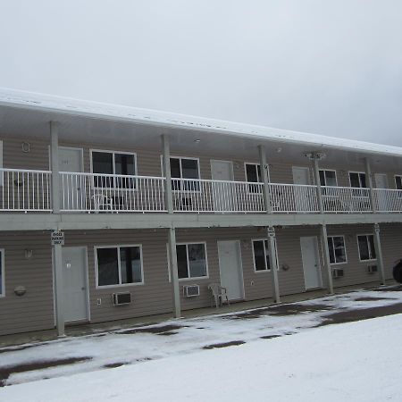 Kacee'S Northern Suites Fort Nelson Esterno foto