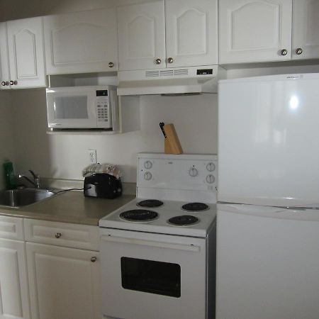 Kacee'S Northern Suites Fort Nelson Esterno foto