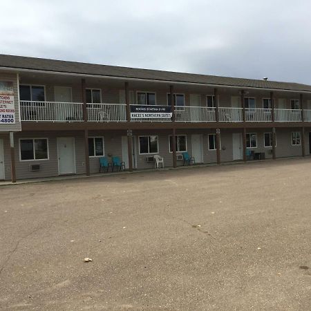 Kacee'S Northern Suites Fort Nelson Esterno foto