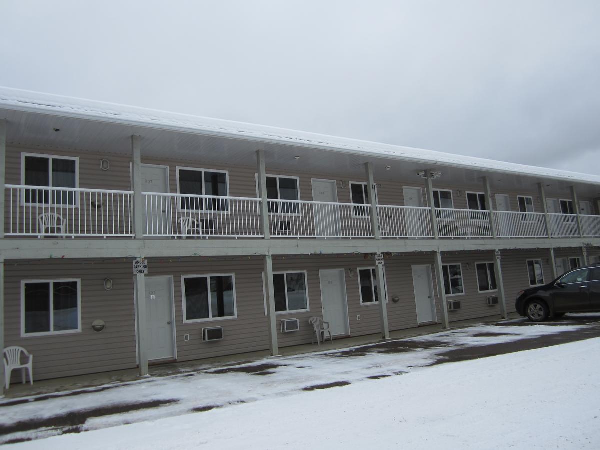 Kacee'S Northern Suites Fort Nelson Esterno foto