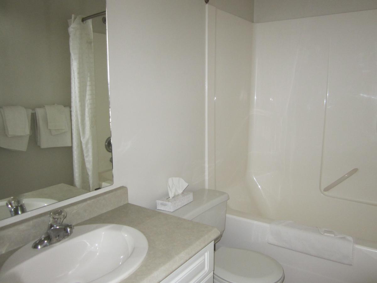 Kacee'S Northern Suites Fort Nelson Esterno foto