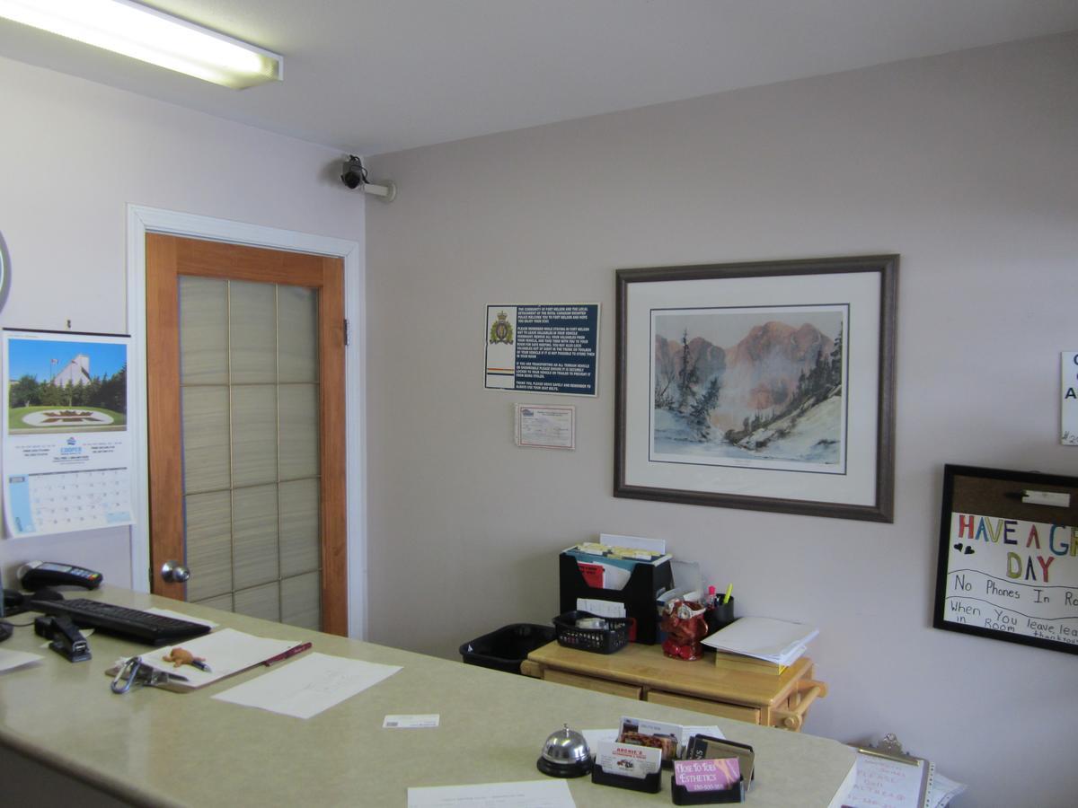 Kacee'S Northern Suites Fort Nelson Esterno foto