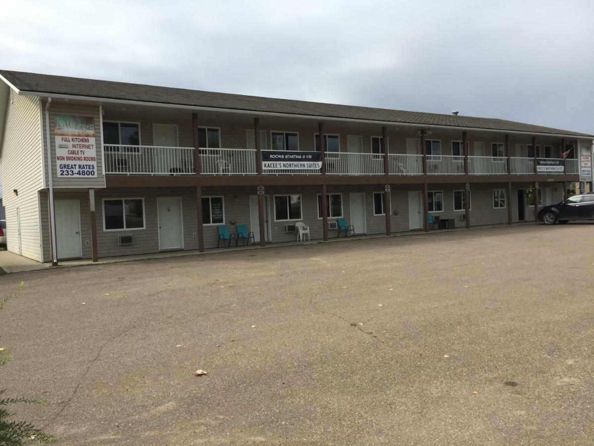 Kacee'S Northern Suites Fort Nelson Esterno foto