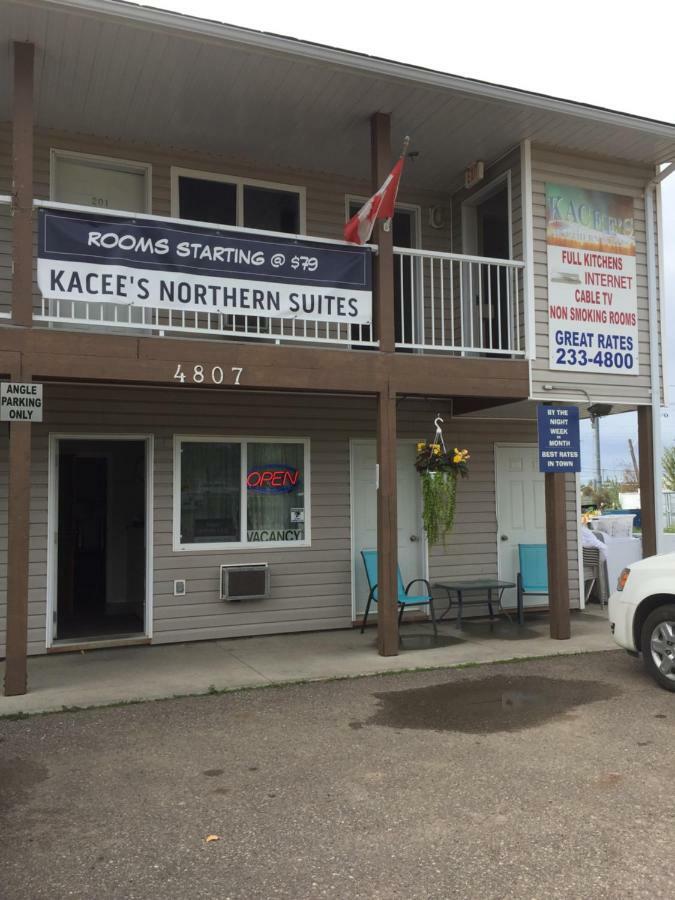 Kacee'S Northern Suites Fort Nelson Esterno foto