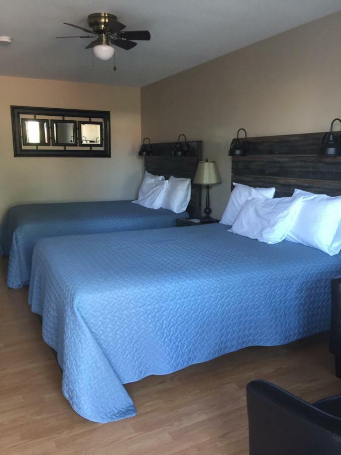Kacee'S Northern Suites Fort Nelson Esterno foto