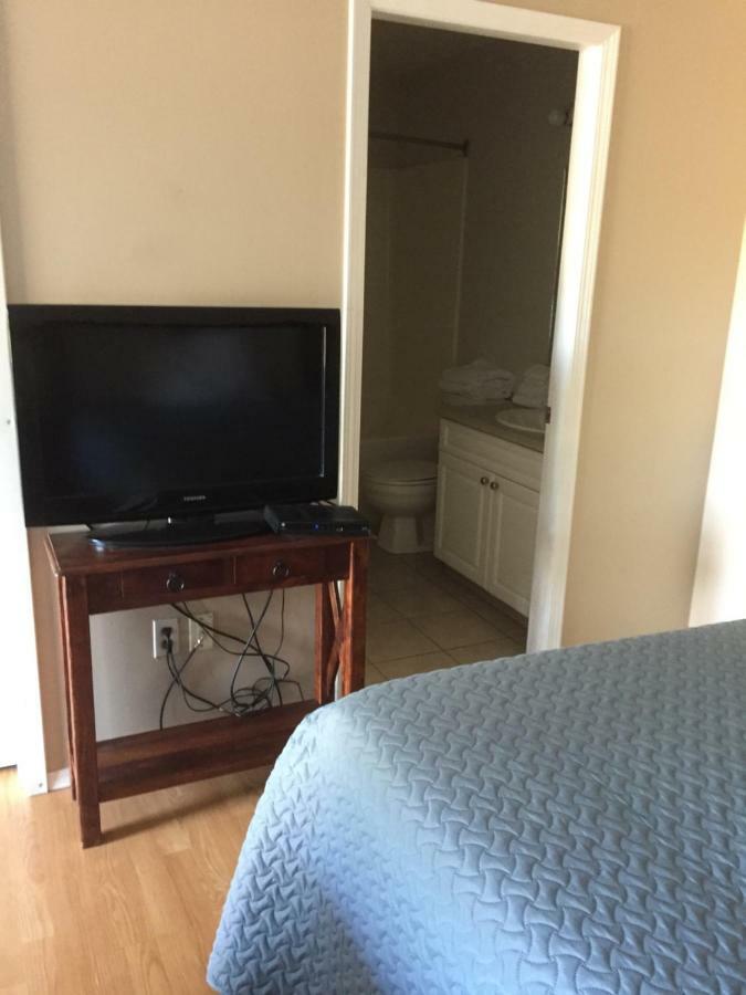 Kacee'S Northern Suites Fort Nelson Esterno foto