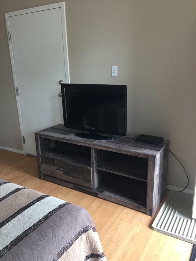 Kacee'S Northern Suites Fort Nelson Esterno foto